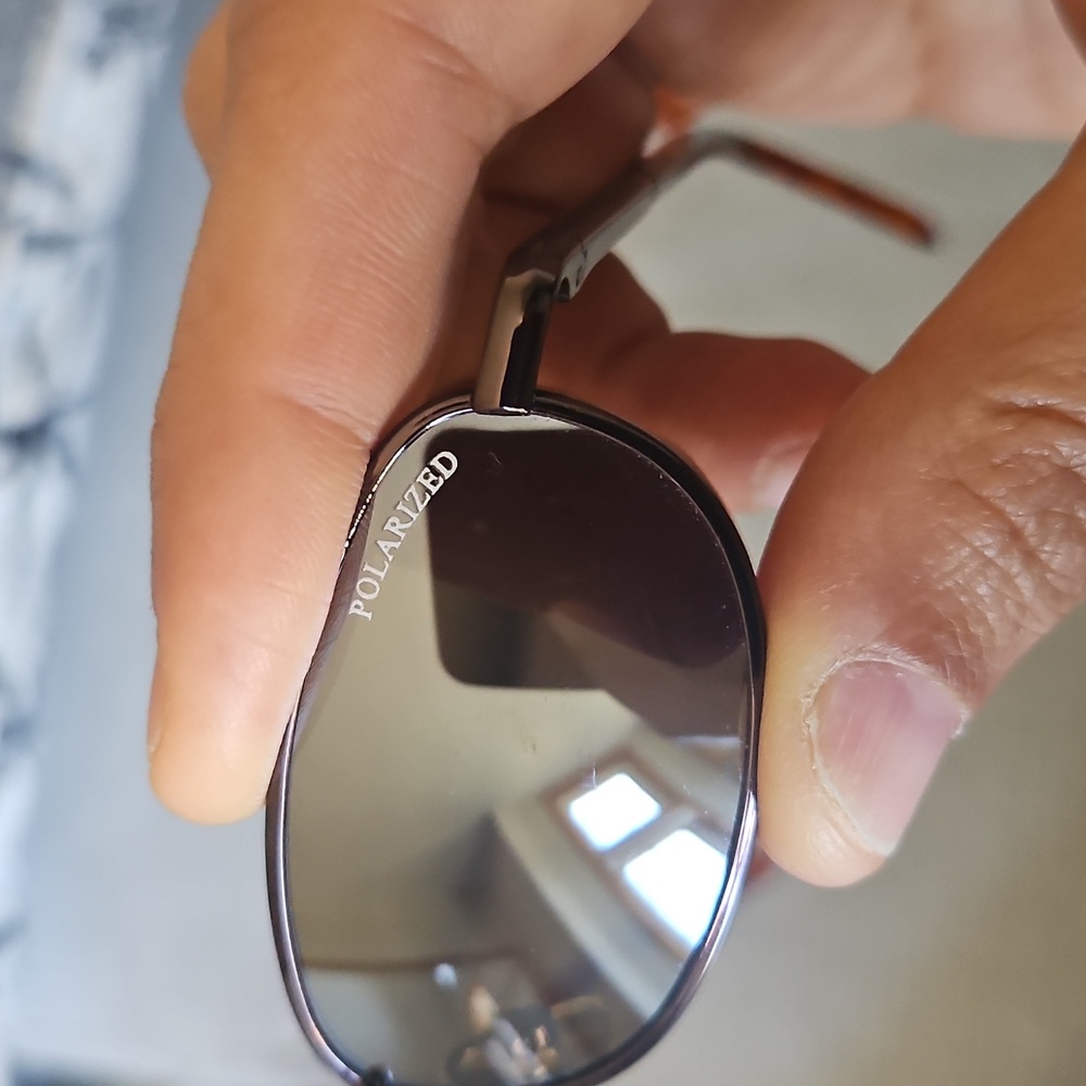 Foster Grant polarized sunglasses - Picture 2 of 8